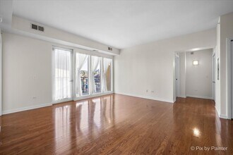 50 S Grove Ave in Elgin, IL - Building Photo - Building Photo