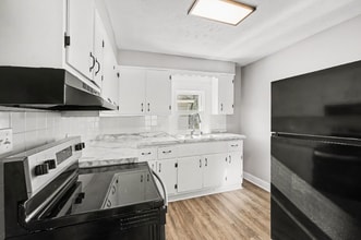 92 S Clarkson St in Fremont, NE - Building Photo - Building Photo