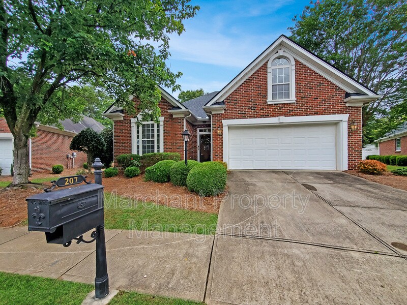 207 Lansfair Way in Greenville, SC - Building Photo