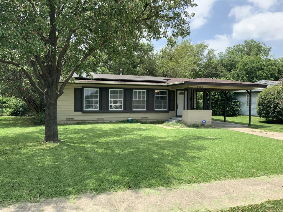 1613 Hilltop Dr in Garland, TX - Building Photo