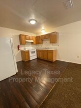 1112 Williams Ave in Cleburne, TX - Building Photo - Building Photo