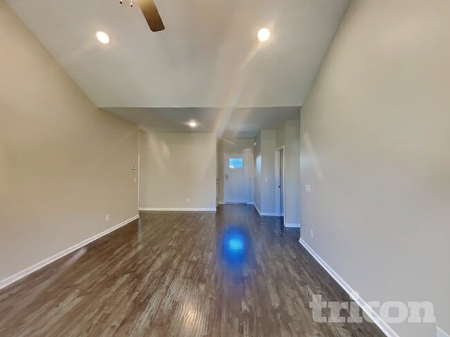 741 Mitscher Dr in Spring Hill, TN - Foto de edificio - Building Photo