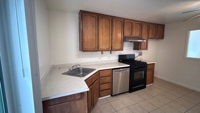 2109 Sharon Way in Modesto, CA - Building Photo - Building Photo