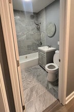 8320 S Kingston Ave in Chicago, IL - Building Photo - Building Photo