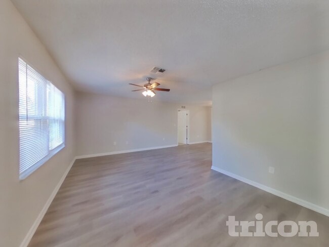 330 Malcolm Ave in Spring Hill, FL - Building Photo - Building Photo