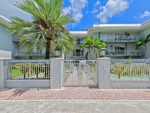 7403 SW 82nd St in Miami, FL - Building Photo - Building Photo