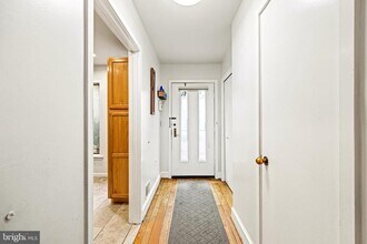 4214 Embassy Park Dr NW in Washington, DC - Building Photo - Building Photo
