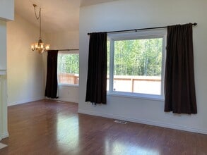 1907 Parkview Cir in Anchorage, AK - Building Photo - Building Photo