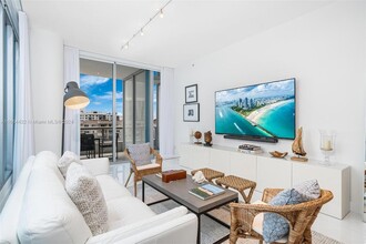 6799 Collins Ave, Unit 411 in Miami Beach, FL - Building Photo - Building Photo