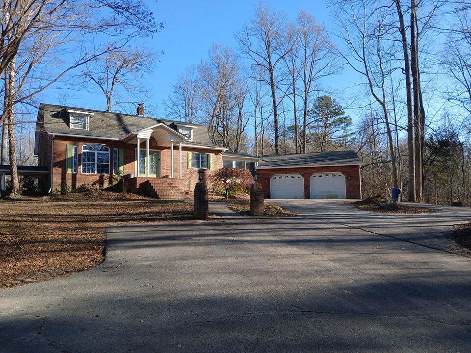 132 Forest Ridge Dr in Nebo, NC - Building Photo