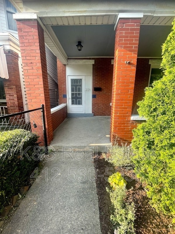 221 Orchard Pl in Pittsburgh, PA - Building Photo - Building Photo
