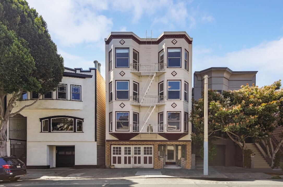 1376 Church St in San Francisco, CA - Building Photo