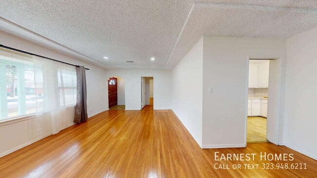 8447 Wheatland Ave in Los Angeles, CA - Building Photo - Building Photo