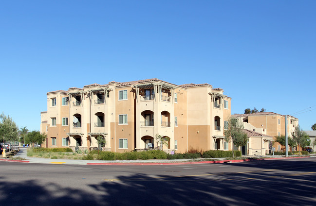 Forester Square in Santee, CA - Foto de edificio - Building Photo