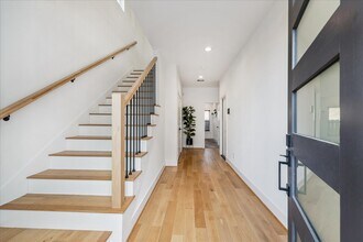 105 W Whitney St in Houston, TX - Building Photo - Building Photo