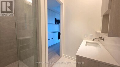 110 Broadway Ave in Toronto, ON - Building Photo - Building Photo