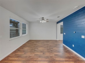 717 Twisted Oaks Ln in Buda, TX - Foto de edificio - Building Photo