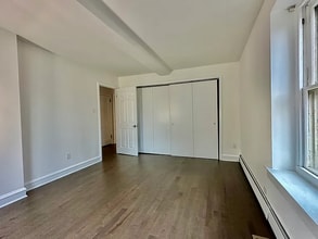 420 W Chestnut St, Unit 2B in Perkasie, PA - Foto de edificio - Building Photo