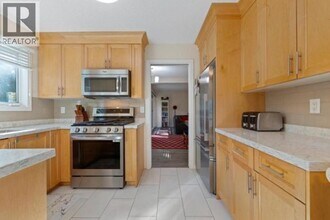 1059 Heritage Blvd in North Vancouver, BC - Building Photo - Building Photo