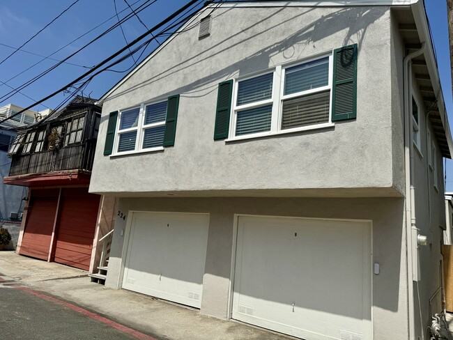 224 Palm Dr, Unit upper