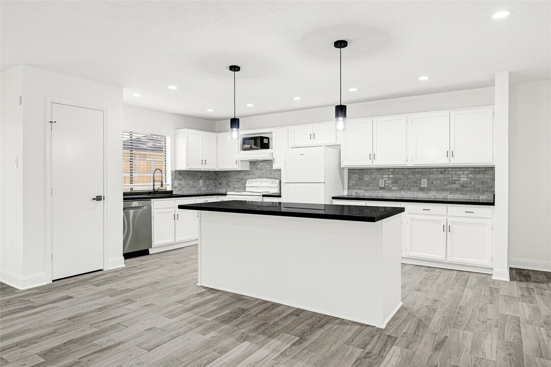 17411 Seven Pines Dr in Spring, TX - Building Photo