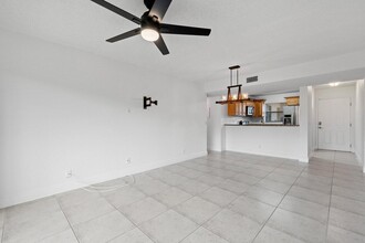 1501 Windorah Way, Unit G in Royal Palm Beach, FL - Foto de edificio - Building Photo