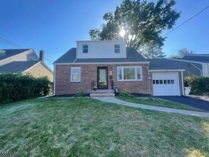 752 Layton Dr in Union, NJ - Building Photo - Building Photo