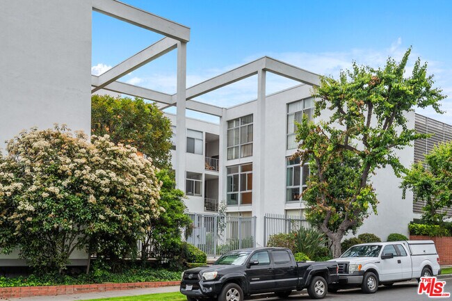 7960 Selma Ave in Los Angeles, CA - Building Photo - Building Photo