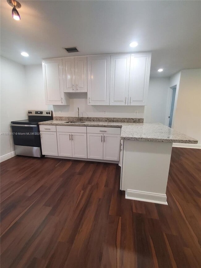 2407 Scott St in Hollywood, FL - Building Photo - Building Photo