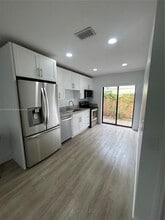 6121 SW 48th Ct in Davie, FL - Building Photo - Building Photo