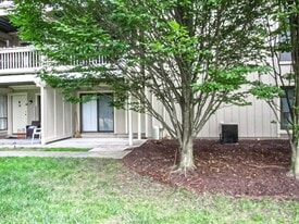 5784 Rexford Ct in Springfield, VA - Building Photo