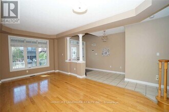 3132 Velmar Dr in Mississauga, ON - Building Photo - Building Photo