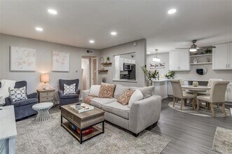 6011 Danbury Ln in Dallas, TX - Building Photo - Building Photo