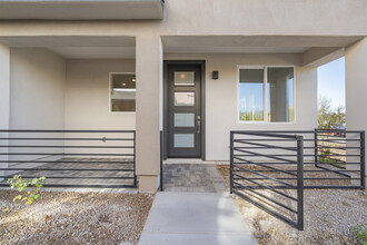 2121 E Voltaire Ave, Unit 2121 in Phoenix, AZ - Foto de edificio - Building Photo