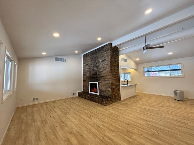 35140 School St in Westland, MI - Foto de edificio - Building Photo