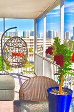 2910 Point E Dr in Aventura, FL - Foto de edificio - Building Photo