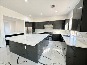 6745 Keren Marie Ave in Las Vegas, NV - Building Photo - Building Photo