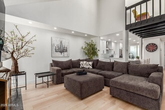 2529 N Miller Rd in Scottsdale, AZ - Building Photo - Building Photo