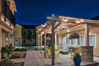 Four Seasons Central in Vancouver, WA - Building Photo - Building Photo