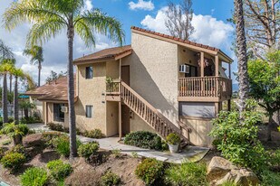 Country Club Villas in Escondido, CA - Building Photo