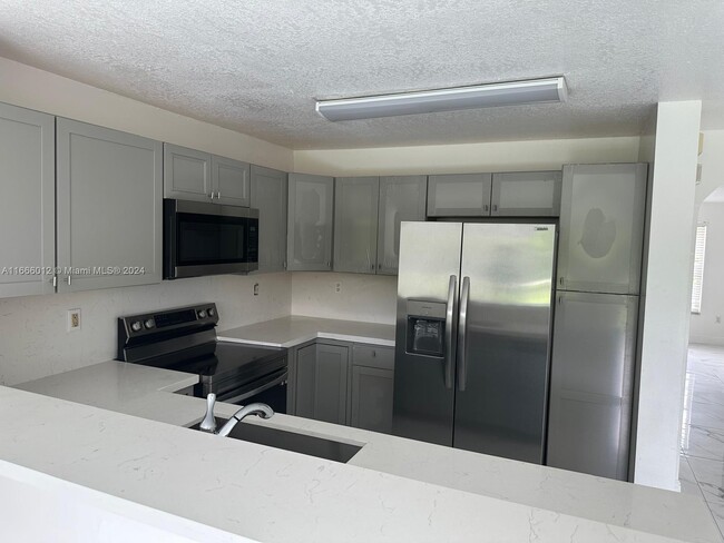 3124 SW 129th Terrace in Miramar, FL - Building Photo - Building Photo