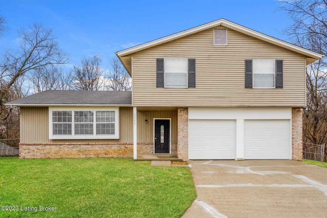 6300 Ocho Rios Ct in Louisville, KY - Building Photo