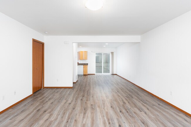 Lawndale Town Homes in Lakewood, WA - Building Photo - Interior Photo