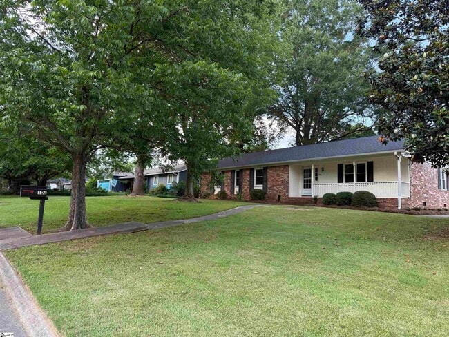 102 Baldwin Cir in Mauldin, SC - Building Photo - Building Photo