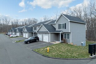 Winding River Apartments in Plantsville, CT - Building Photo