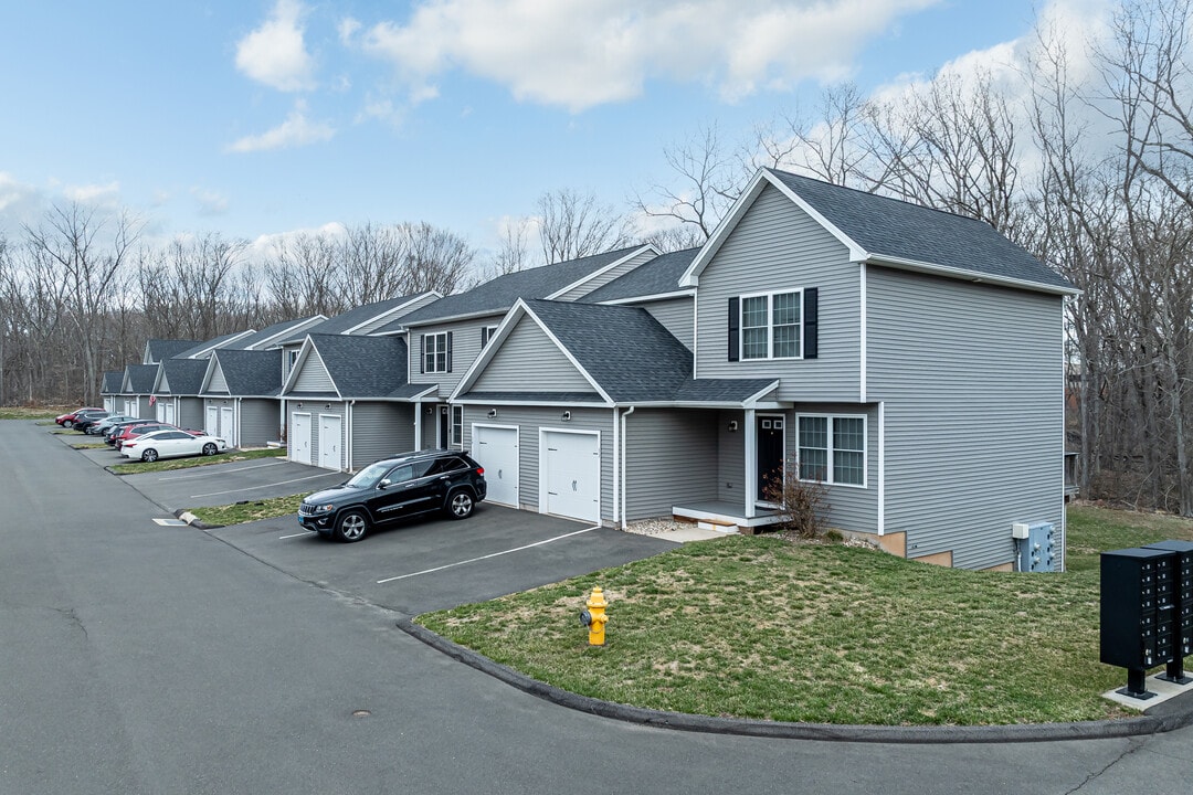 Winding River Apartments in Plantsville, CT - Building Photo