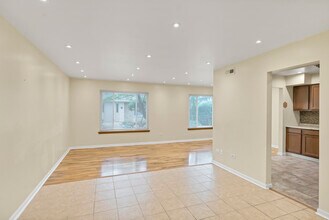1705 Robin Cir in Hoffman Estates, IL - Building Photo - Building Photo