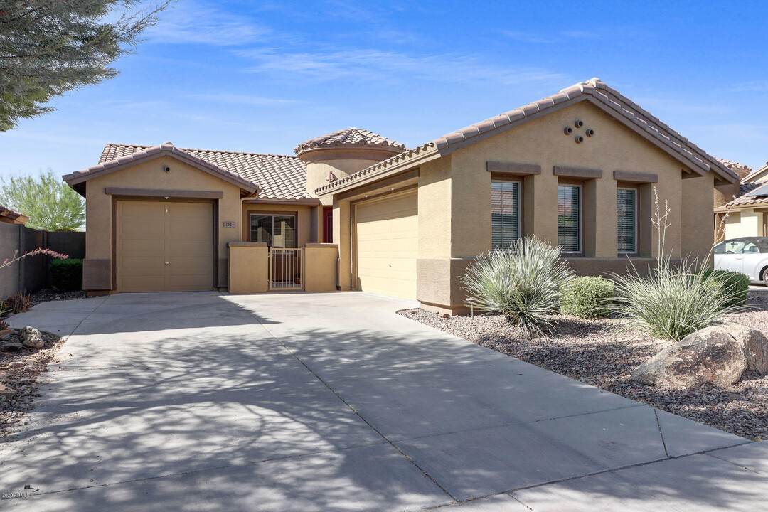 2516 W Coyote Creek Dr in New River, AZ - Building Photo