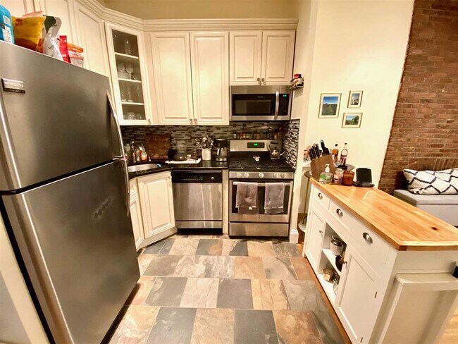 169 Grand St in Jersey City, NJ - Building Photo - Building Photo