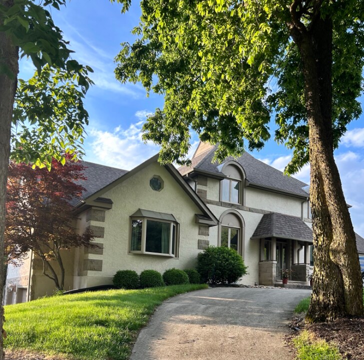 2055 Old Falls Dr in Vandalia, OH - Building Photo